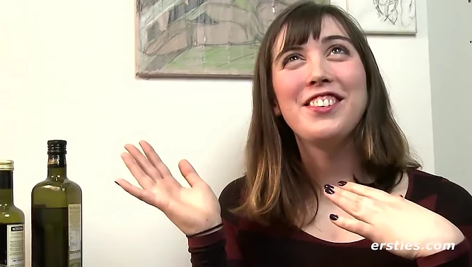 La séance de masturbation solo de Fiona avec des jouets sexuels et de la pilosité