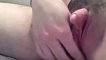 Intensive Orgasmuskontraktionen In Nahaufnahme In Weiblichem Masturbationsvideo