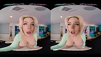 .Ponte De Cerca Y Personal Con Una Rubia Seductora En La Realidad Virtual A Medida Que Se Va Dando Placer