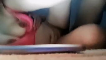 Seorang Pemuda Menemukan Ibu Tirinya Dan Memulai Pertemuan Seksual Dengannya, Mengarah Pada Threesome Dengan Pasangan Tambahan