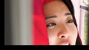 Gadis Asia Red Riding Hood didominasi oleh Big Bad Wolf dalam video buatan sendiri