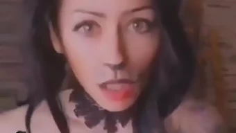 Sesi Solo Bertemakan Halloween Dengan Seorang Milf Bertato