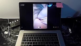 Bintang porno milf Sepanyol melakukan seks maya dengan peminatnya di webcam dalam sebahagian daripada siri, meneruskan aksi panas dengan Leyva.