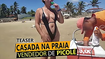 ¡esta Rubia Ama De Casa En Tanga Intercambia Su Seno Por Popsicle En La Playa! ¡no Te Pierdas Esta Escena Caliente Y Jugosa!