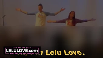 一对夫妇分享他们第一次非成人现场表演的兴奋 - Lelu Love